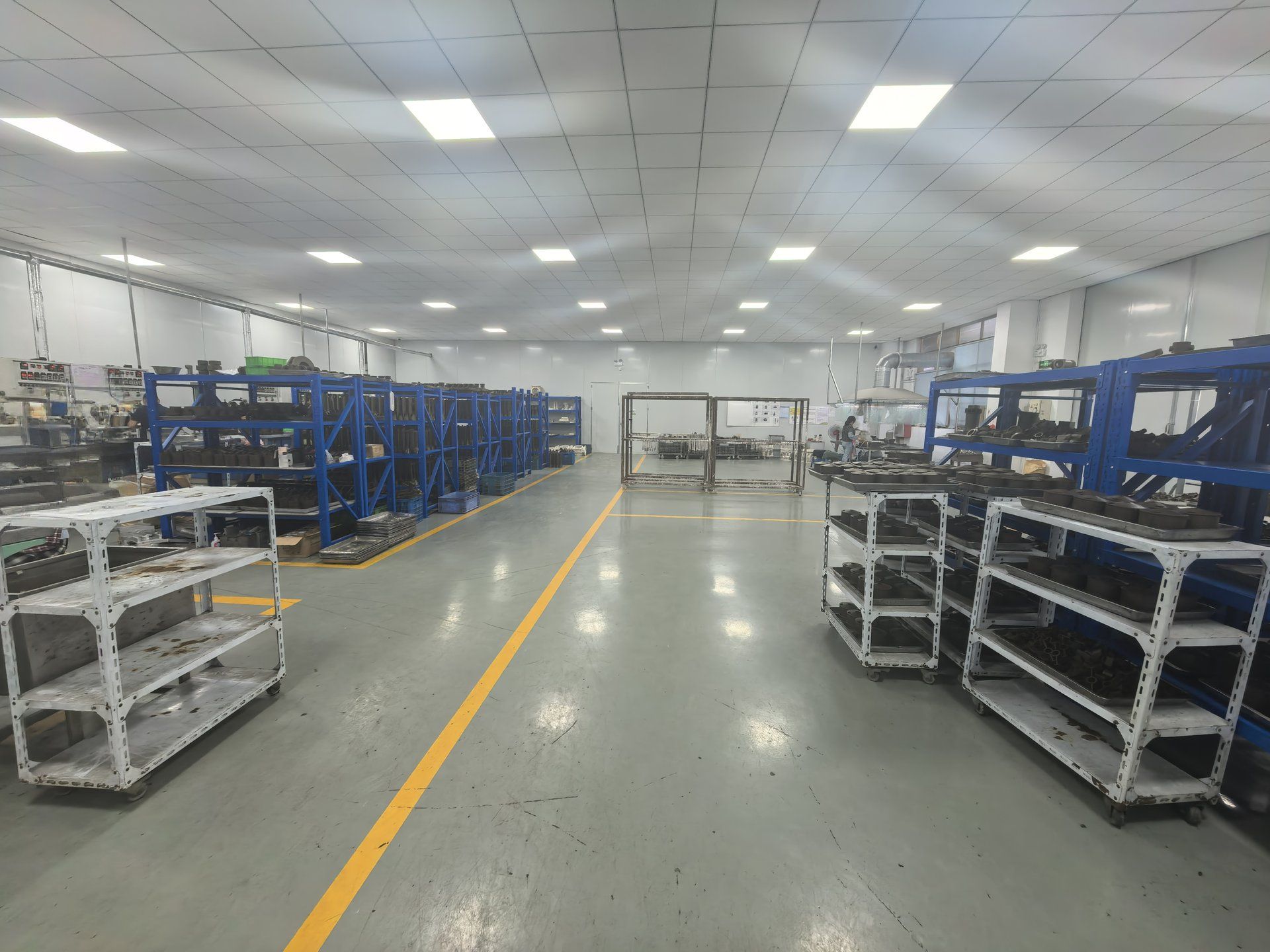 Modern Precision Investment Casting Production Workshop - Clean and Organized Manufacturing Facility | Huayong Metal